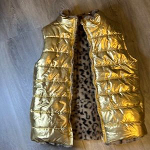 Golden animal print reversible sleeveless puffy vest with side pockets